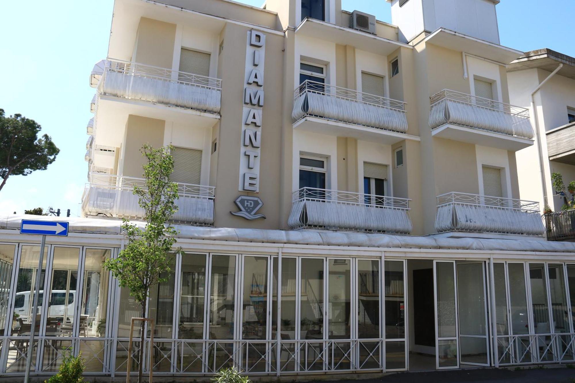 Hotel Diamante Католика Екстериор снимка