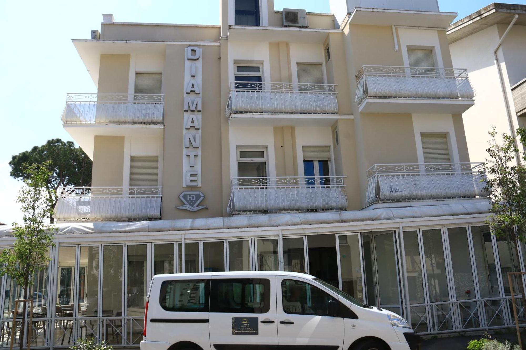 Hotel Diamante Католика Екстериор снимка