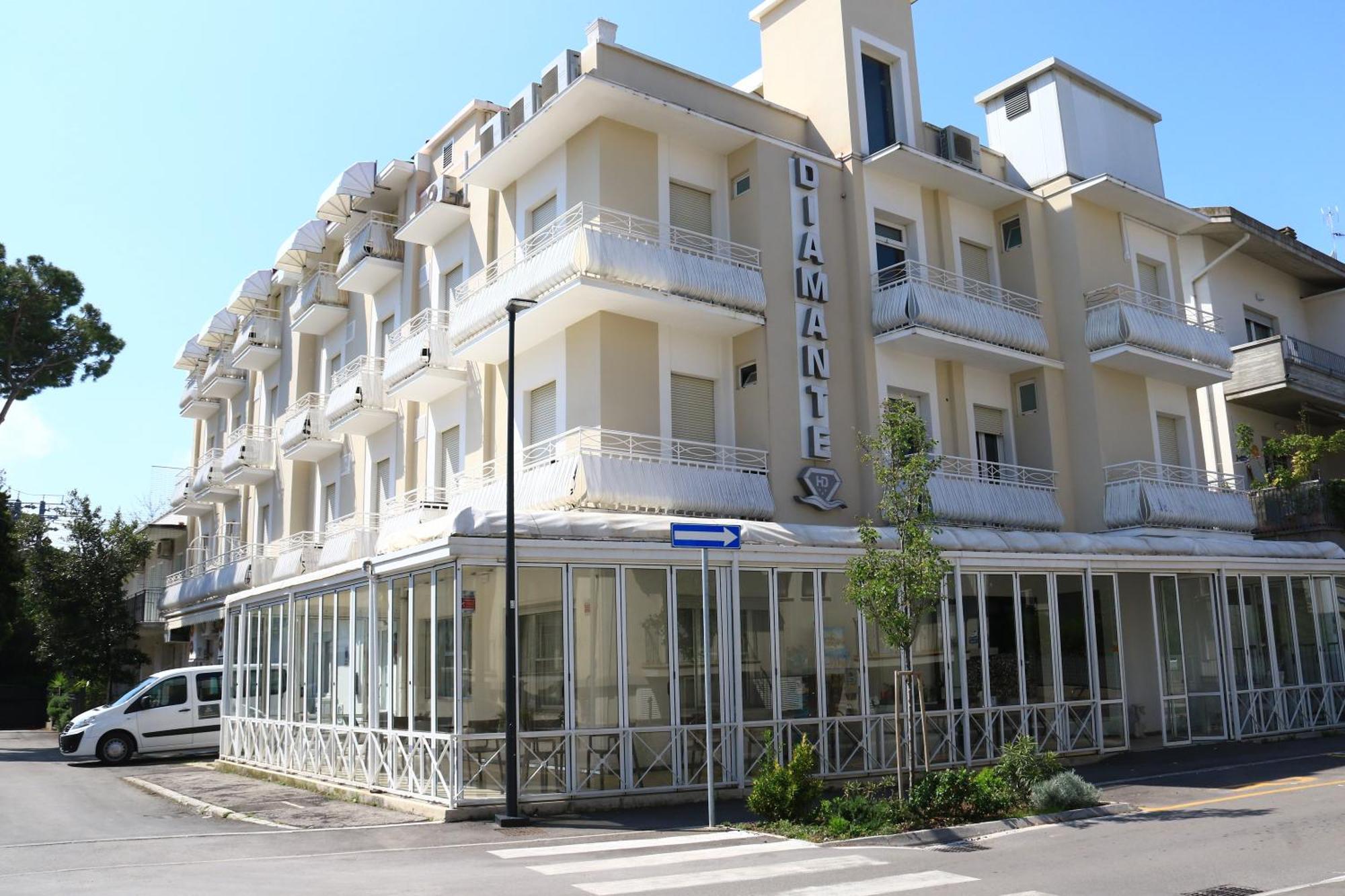 Hotel Diamante Католика Екстериор снимка
