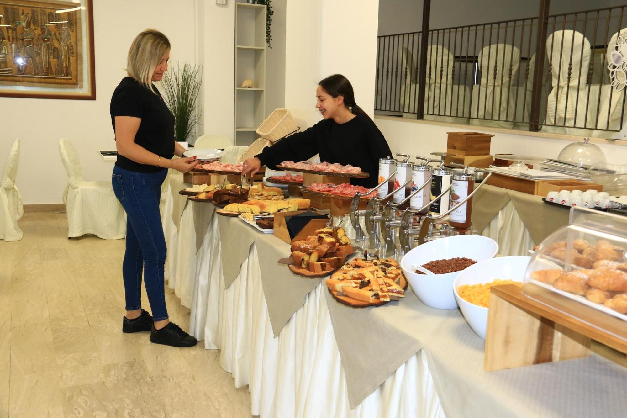 Hotel Diamante Католика Екстериор снимка