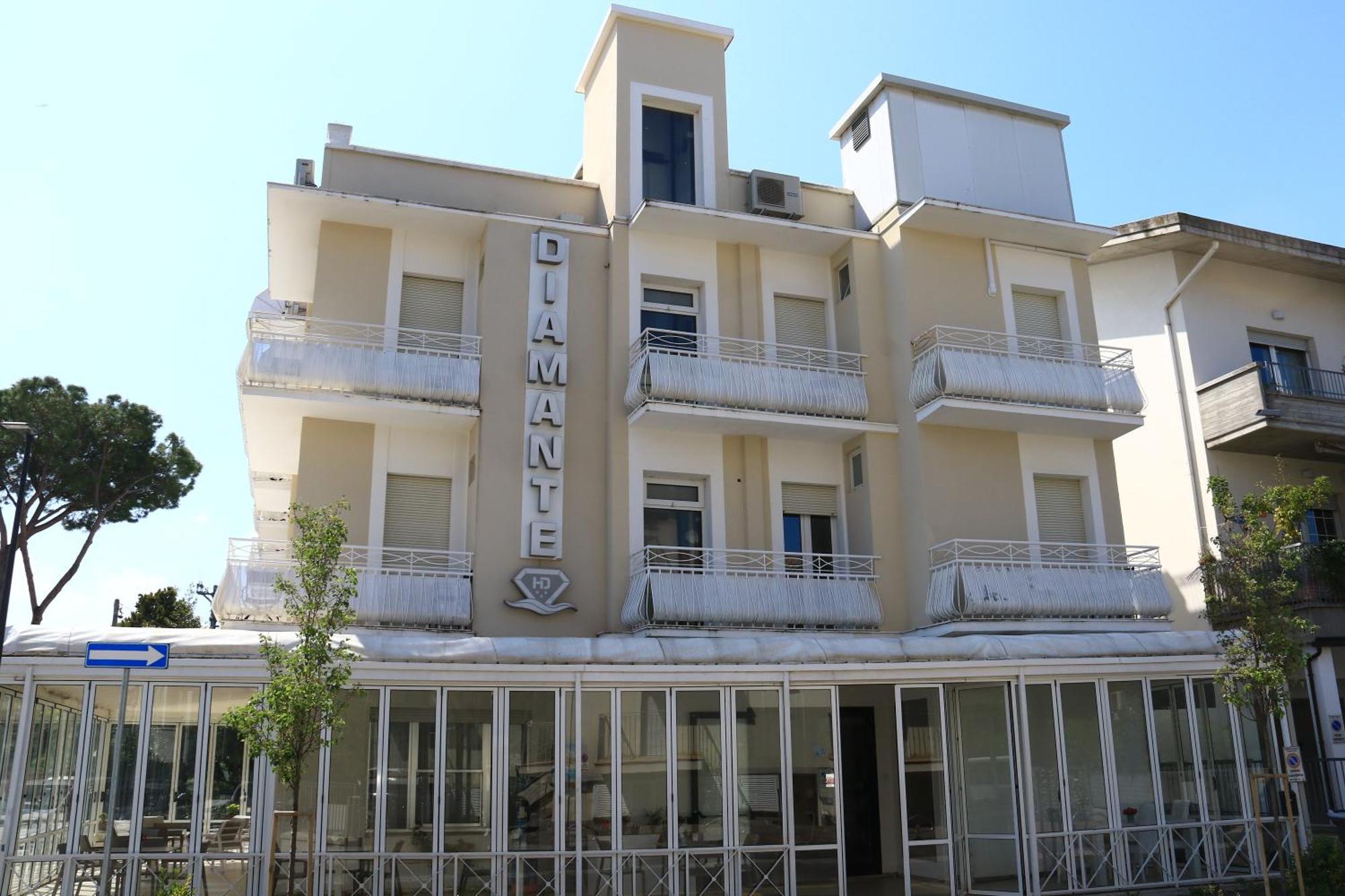 Hotel Diamante Католика Екстериор снимка