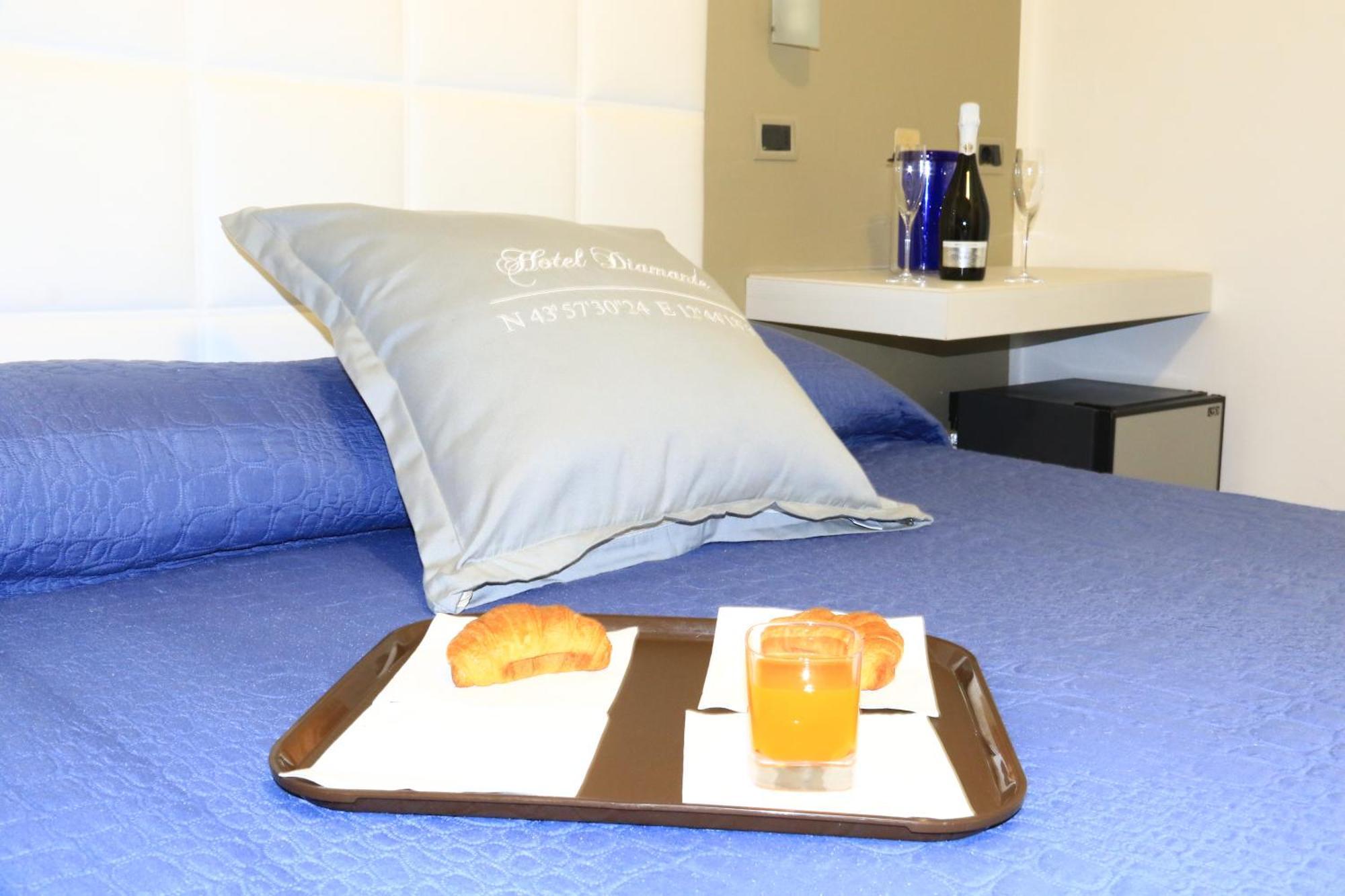 Hotel Diamante Католика Екстериор снимка