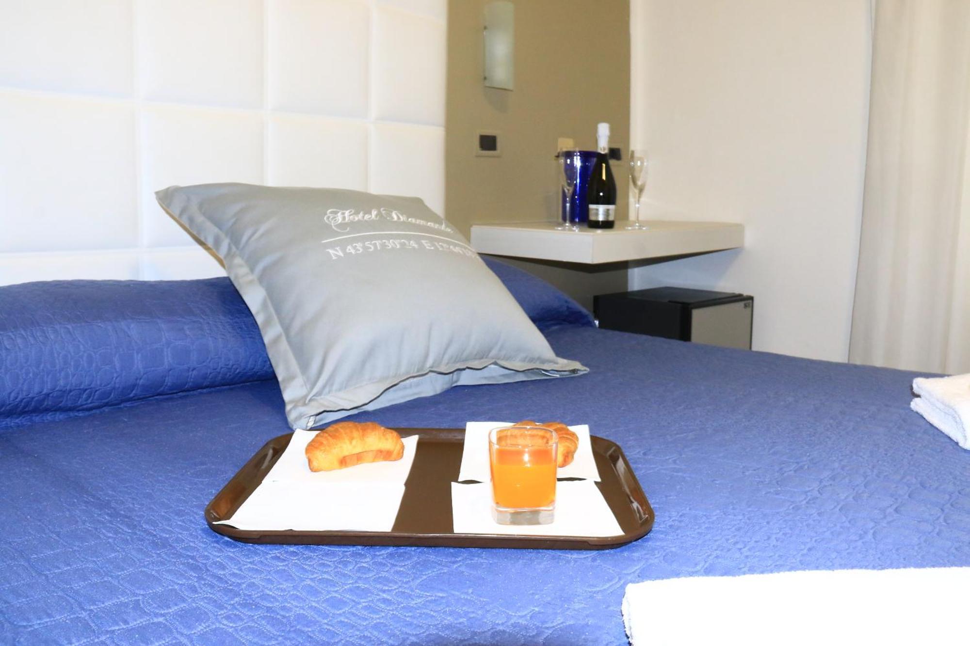 Hotel Diamante Католика Екстериор снимка