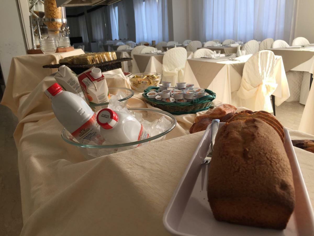 Hotel Diamante Католика Екстериор снимка