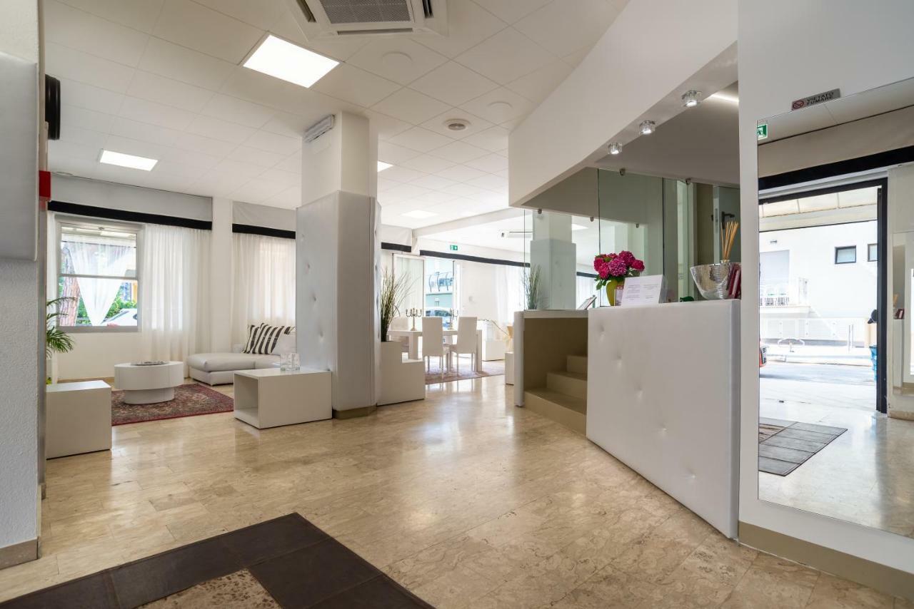 Hotel Diamante Католика Екстериор снимка