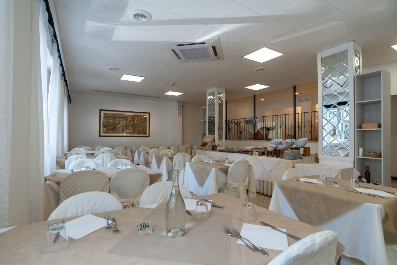 Hotel Diamante Католика Екстериор снимка
